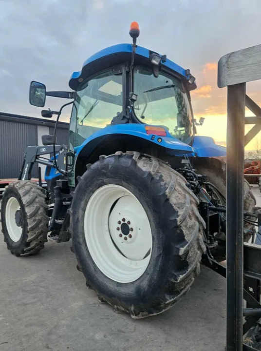 Ciągnik New Holland TS 100A z ładowaczem Quicke Q30 - Ciągnik - foto 4