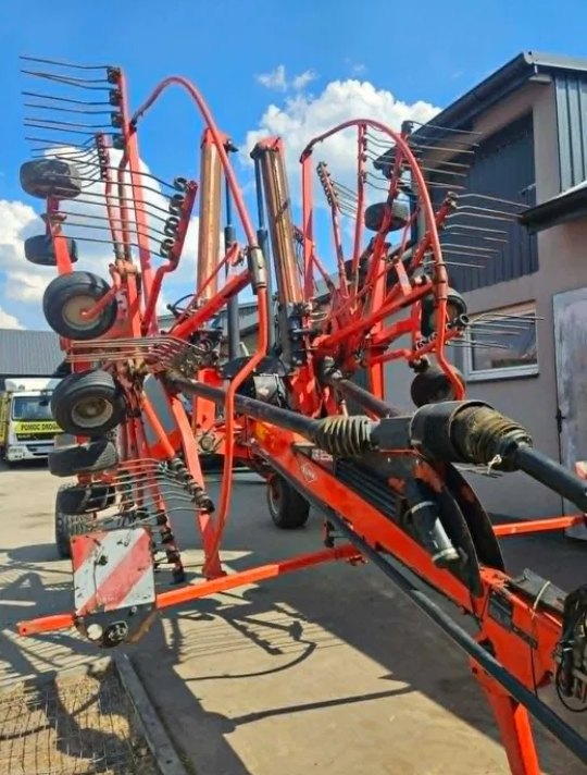 Zgrabiarka dwukaruzelowa KUHN 8731 - Prasa - MAGJAR