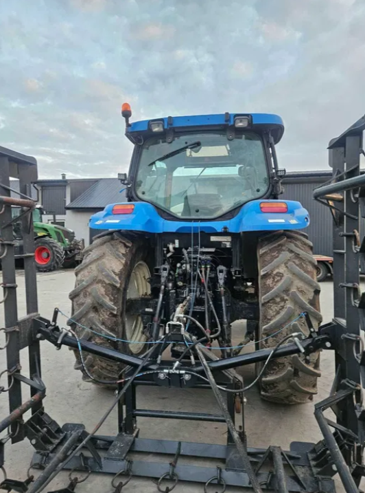 Ciągnik New Holland TS 100A z ładowaczem Quicke Q30 - Ciągnik - foto 6