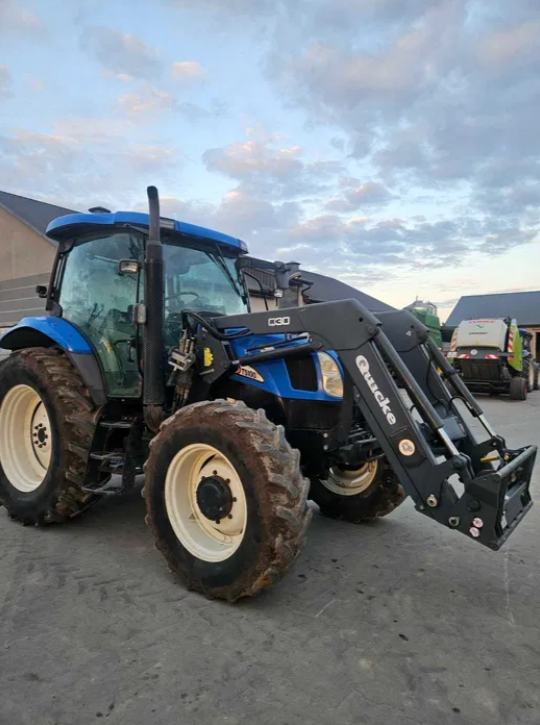 Ciągnik New Holland TS 100A z ładowaczem Quicke Q30 - Ciągnik - foto 2